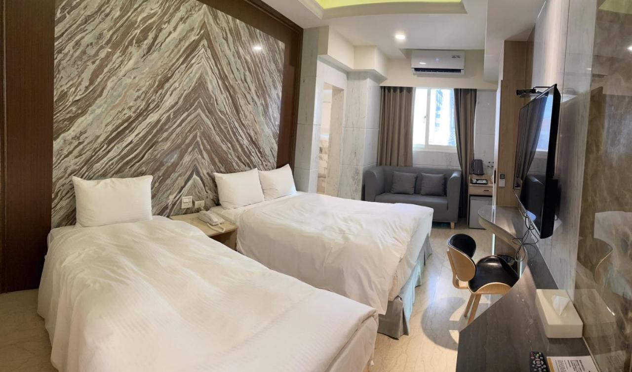 Hotel Maple Taiwan Boulevard Тайджун Екстериор снимка