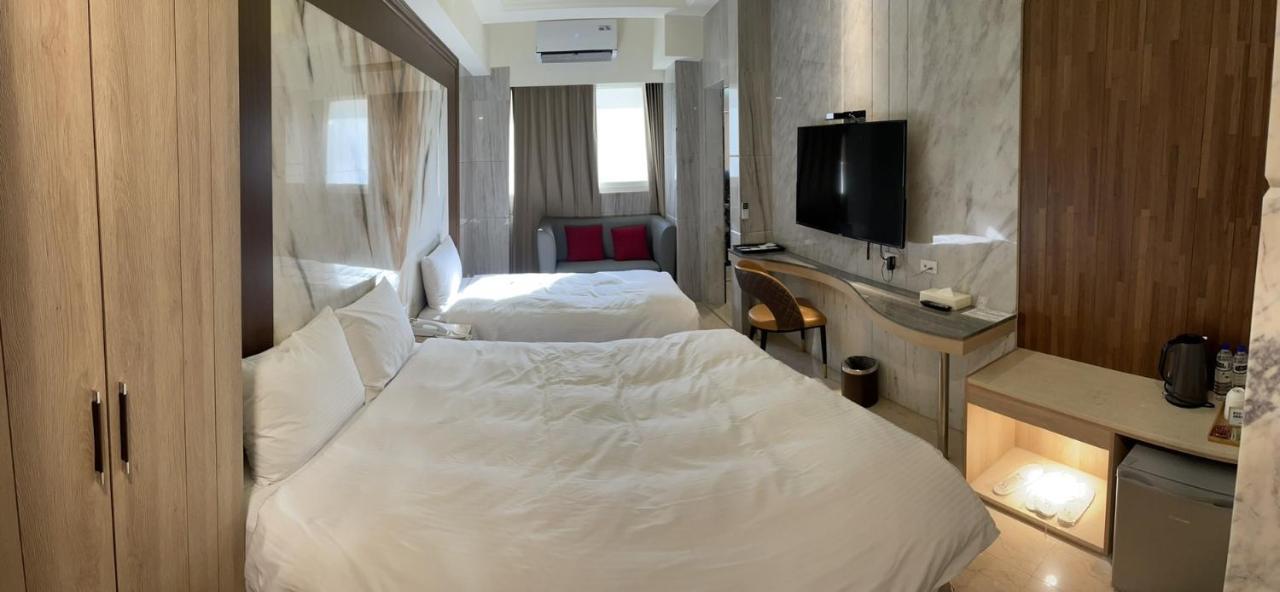 Hotel Maple Taiwan Boulevard Тайджун Екстериор снимка