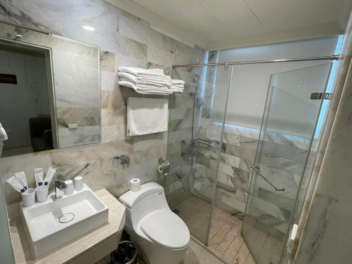 Hotel Maple Taiwan Boulevard Тайджун Екстериор снимка