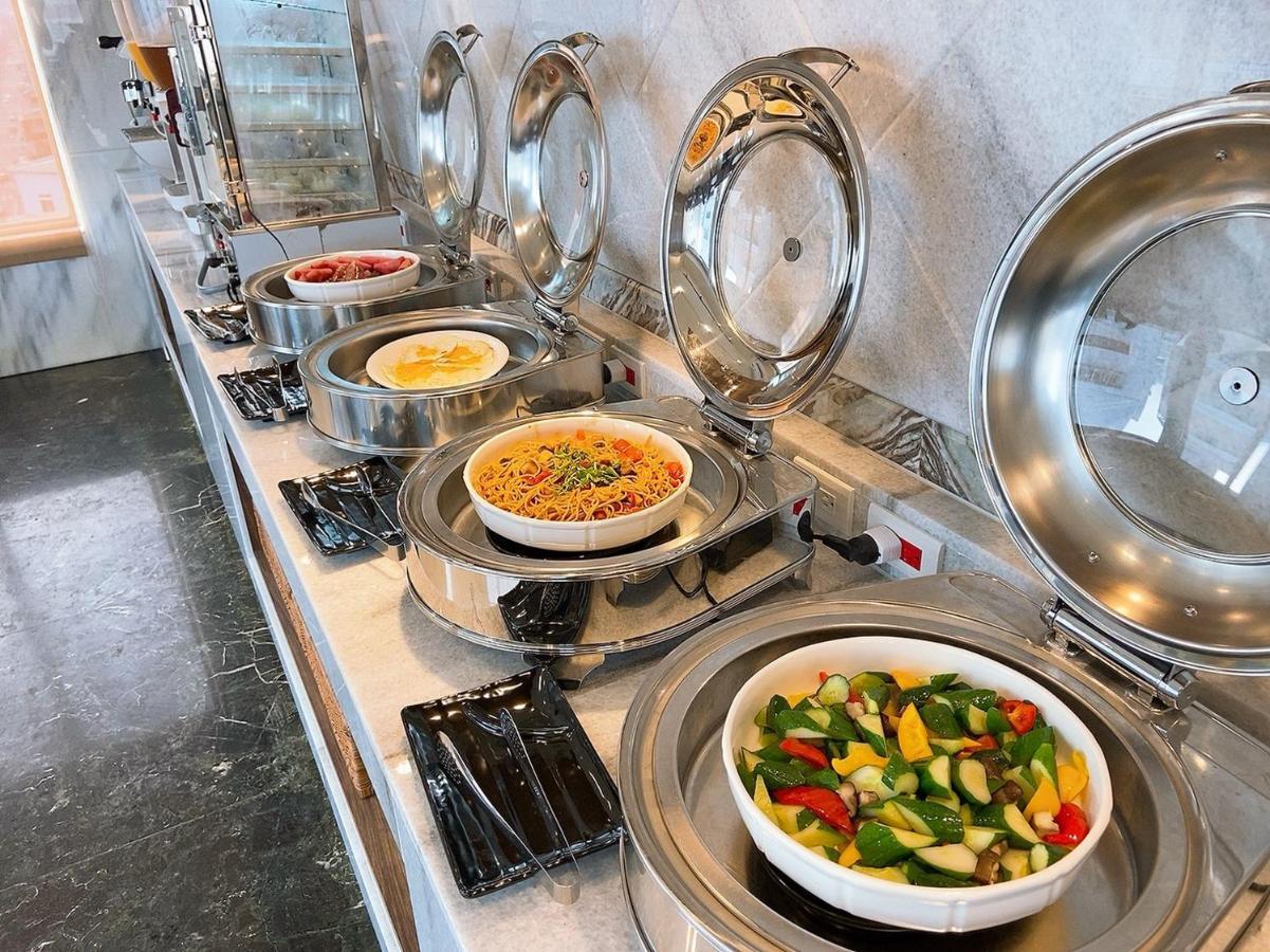 Hotel Maple Taiwan Boulevard Тайджун Екстериор снимка
