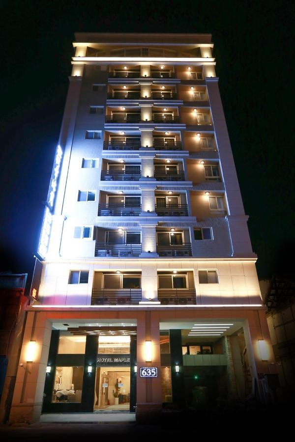 Hotel Maple Taiwan Boulevard Тайджун Екстериор снимка