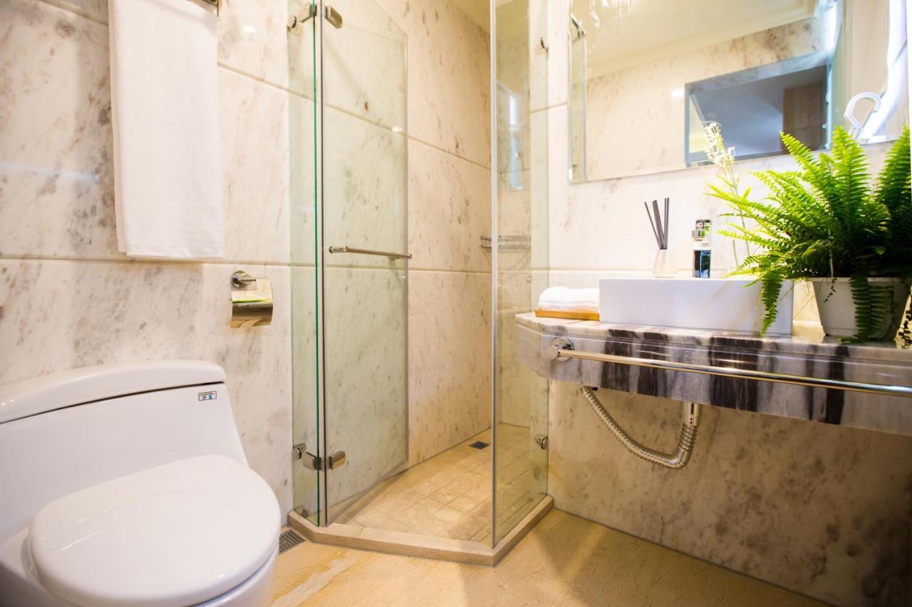 Hotel Maple Taiwan Boulevard Тайджун Екстериор снимка