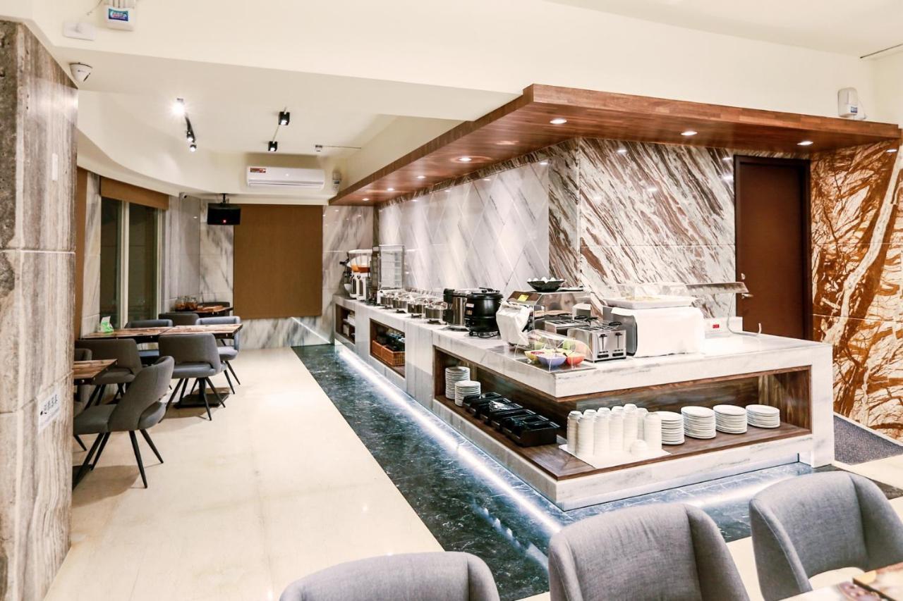Hotel Maple Taiwan Boulevard Тайджун Екстериор снимка