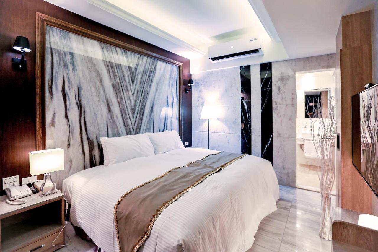 Hotel Maple Taiwan Boulevard Тайджун Екстериор снимка